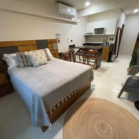 Georgous With Balcony And Swimming Pool Apartment *