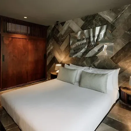 Apartment Barneys Ny Silver With Pool *