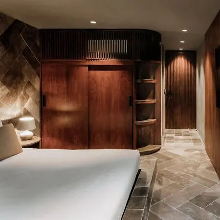 Barneys Ny Gold - Pool - Concierge *