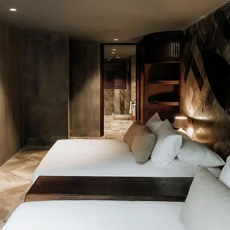 Barneys Ny Gold - Pool - Concierge