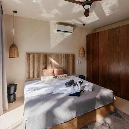 Oasis Private Pool Rooftop Holiday home