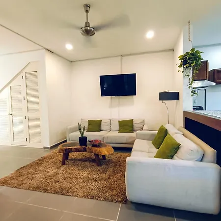 Charming Downtown Studio With Pool Apartment