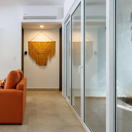 Modern With 2 Bdr Gym & Pool Apartment *