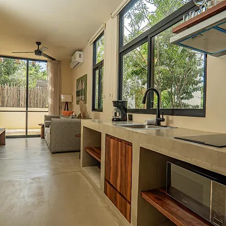 Downtown Delight -roof With Pool & Bbq & Jungle Gym