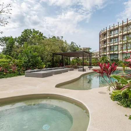 Mistiq Gardens 2 Apartment *