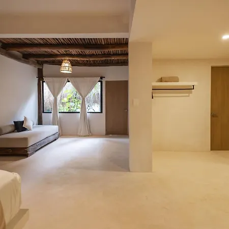 Tuup Hotel