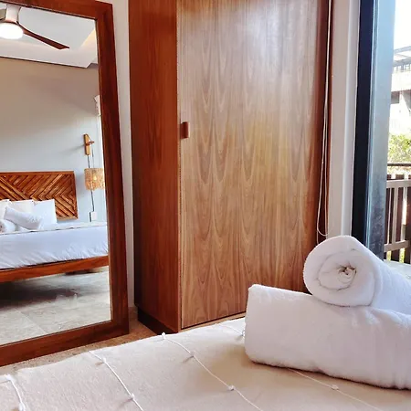 1 Bedroom 1 Mile From Apartment