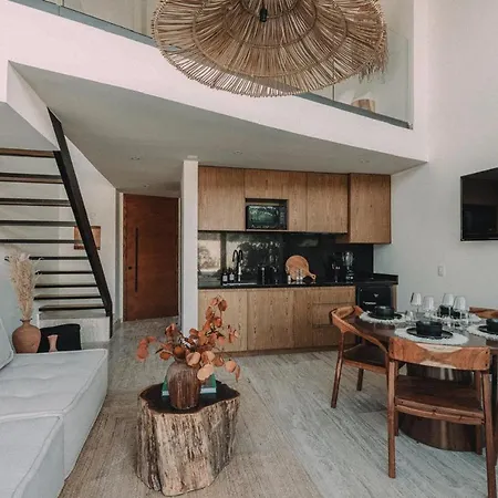 Leneva Loft Apartment *