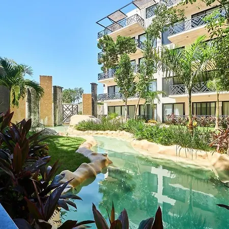 Escape - Stylish Pool, Gym & Parking Apartment
