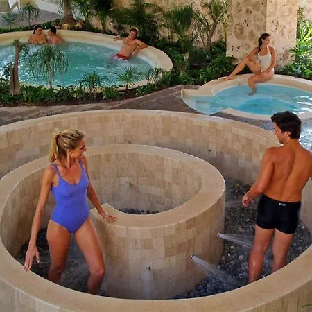 Grand Palladium Riviera And Resort 4*