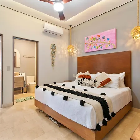 One Block From In Zone Free Club Holiday home
