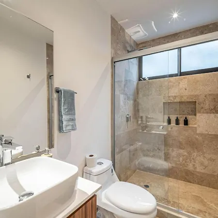 Holiday home King With Private Balcony, Gym, Rooftop Pool