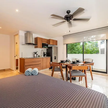 Holiday home King With Private Balcony, Gym, Rooftop Pool *