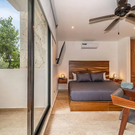 King With Private Balcony, Gym, Rooftop Pool *