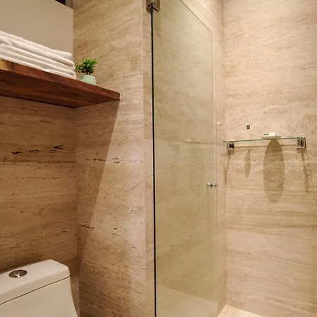 Akua 17 2br Rooftop Pool & Gym Aparthotel *