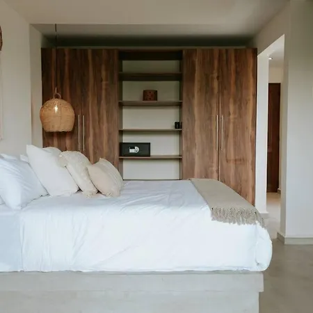 Cute Boho Penthouse 2 Bedroom *
