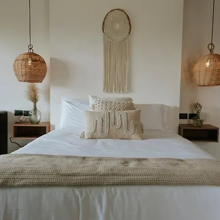 Cute Boho Penthouse 2 Bedroom Apartment *