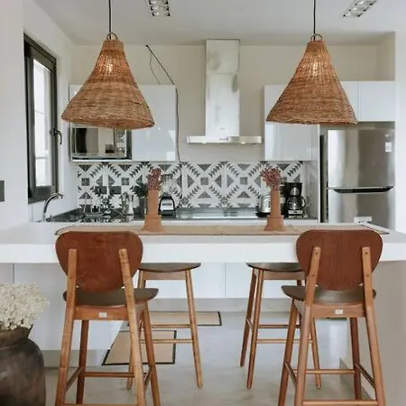 Cute Boho Penthouse 2 Bedroom Apartment *