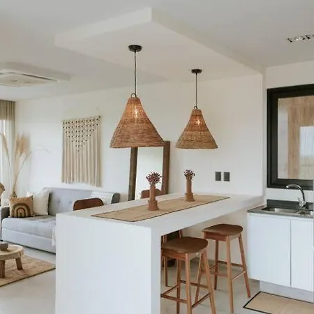 Cute Boho Penthouse 2 Bedroom Apartment *