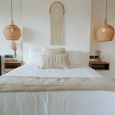 Cute Boho Penthouse 2 Bedroom Apartment *