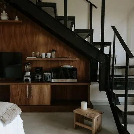 Cute Boho Penthouse 2 Bedroom *