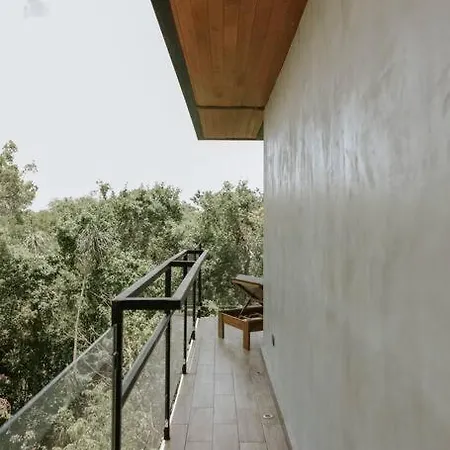 Cute Boho Penthouse 2 Bedroom Apartment *