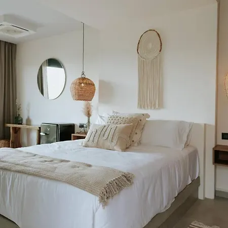 Cute Boho Penthouse 2 Bedroom *