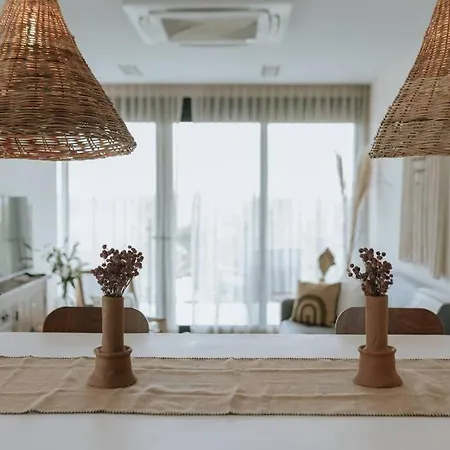 Cute Boho Penthouse 2 Bedroom Apartment *