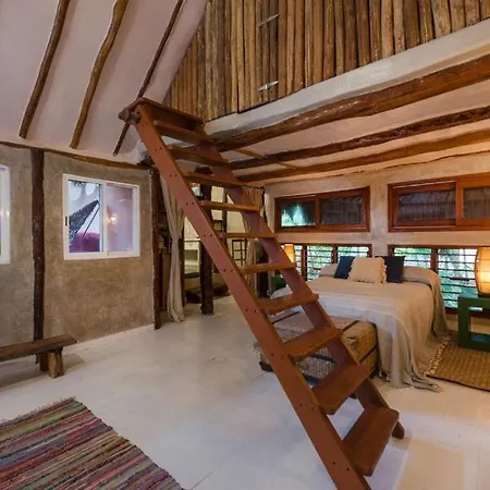 Jungle -steps To The And Restaurants! Villa