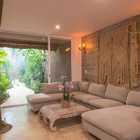 Villa Jungle -steps To The And Restaurants!