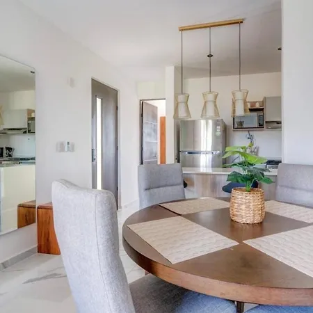 Elegant, Well-furnished In Apartment *