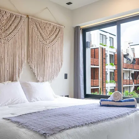Pool & Rooftop In 2 Bedrooms Apartment