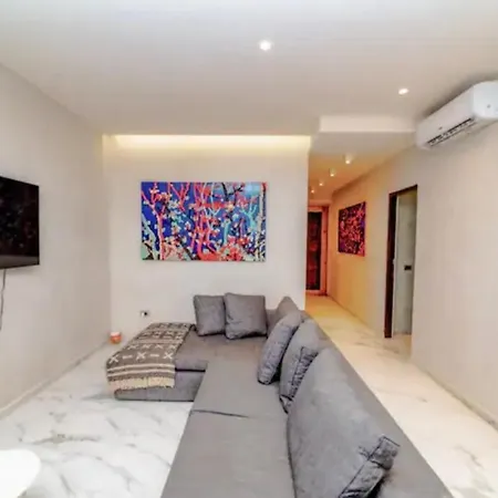 Jungle Apartment *