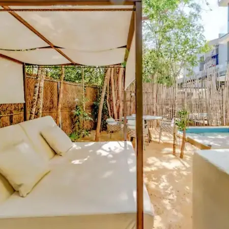 Jungle Apartment *