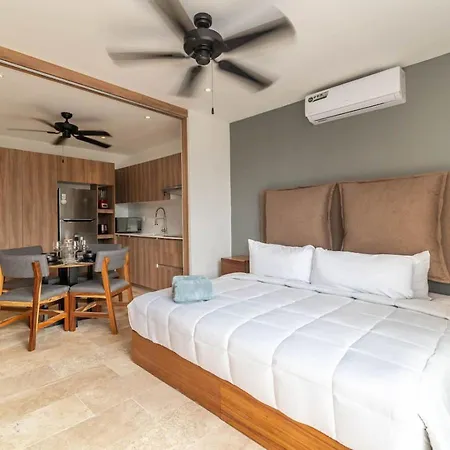 King With Balcony, Rooftop Pool In Trendy Aldea Zama Holiday home Tulum