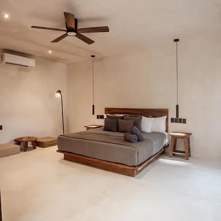 Umi Hotel *