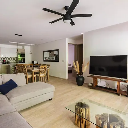 Spacious For 10 Great Amenities Apartment