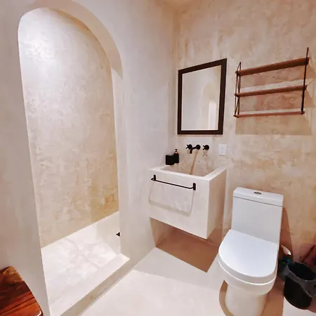 Makan Brand New 2-bedroom With Patio And Pool Apartment *
