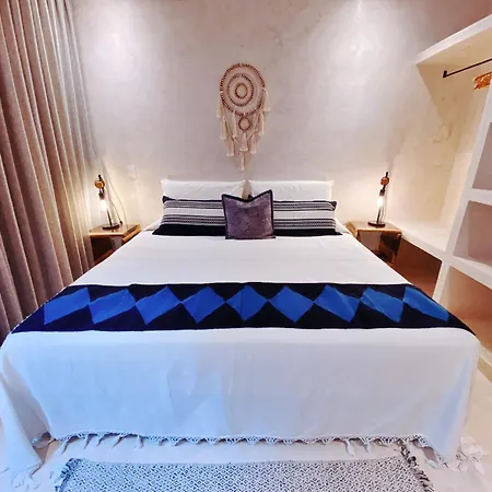 Makan Brand New 2-bedroom With Patio And Pool Apartment *