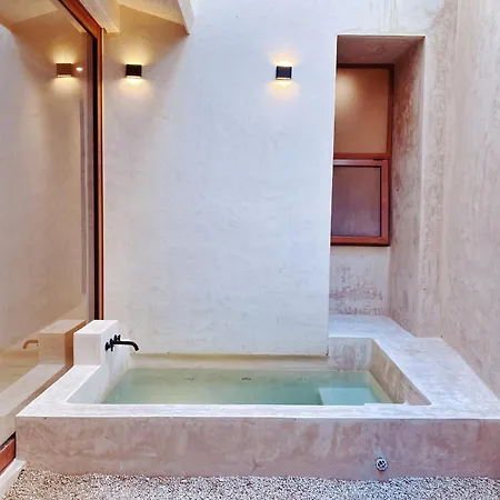 Apartment Makan Brand New 2-bedroom With Patio And Pool *