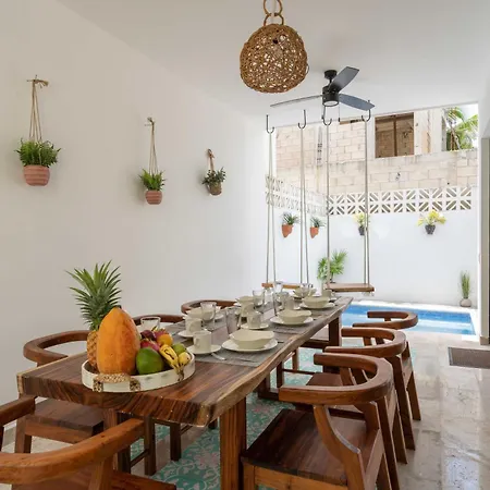 Casa Laura - - Private Townhome For 6 Guest - 3 Bedrooms - 5 Beds- Restaurant Walking Distance Tulum