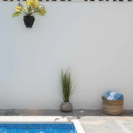 Casa Laura - - Private Townhome For 6 Guest - 3 Bedrooms - 5 Beds- Restaurant Walking Distance