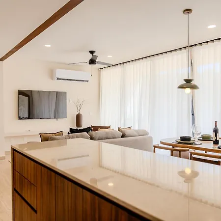 Holiday home Tropical 2 Bedroom | Private Balcony & Rooftop | Casago *