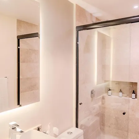 Holiday home Tropical 2 Bedroom | Private Balcony & Rooftop | Casago *