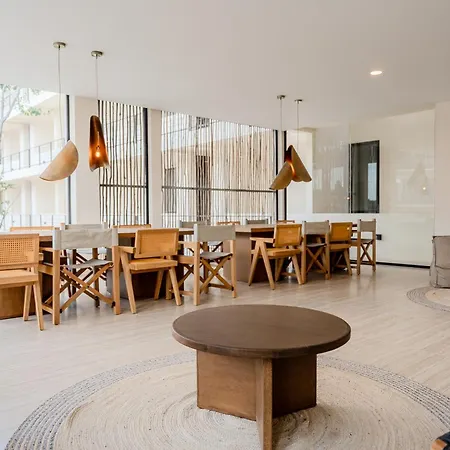 Tropical 2 Bedroom | Private Balcony & Rooftop | Casago Holiday home *