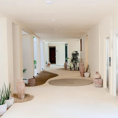 Tropical 2 Bedroom | Private Balcony & Rooftop | Casago Holiday home *