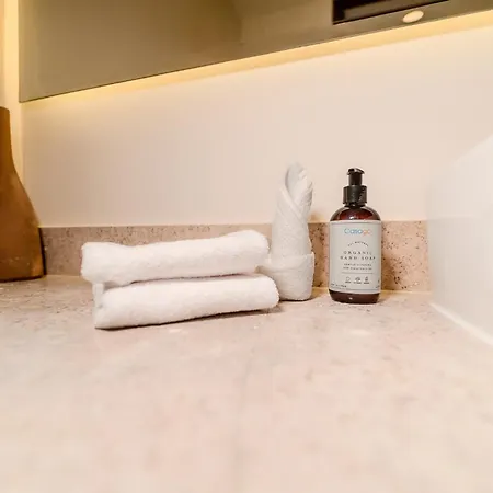 Tropical 2 Bedroom | Private Balcony & Rooftop | Casago *