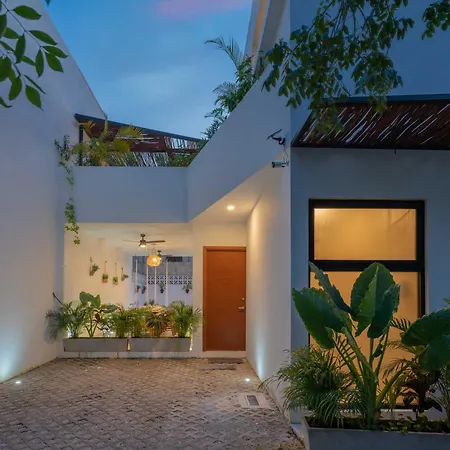 Casa Laura - - Private Townhome For 6 Guest - 3 Bedrooms - 5 Beds- Restaurant Walking Distance Tulum