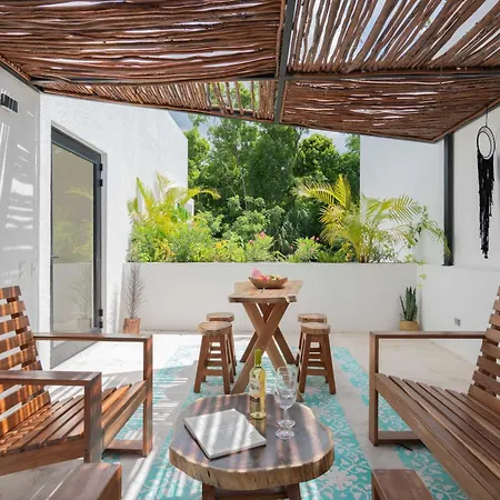 Casa Laura - - Private Townhome For 6 Guest - 3 Bedrooms - 5 Beds- Restaurant Walking Distance *