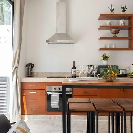 Casa Laura - - Private Townhome For 6 Guest - 3 Bedrooms - 5 Beds- Restaurant Walking Distance Apartamento